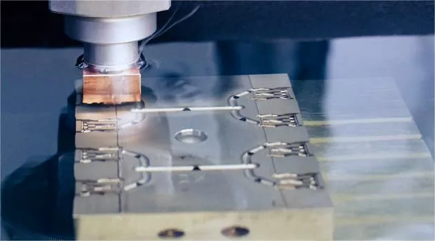 Proceso de descarga eléctrica