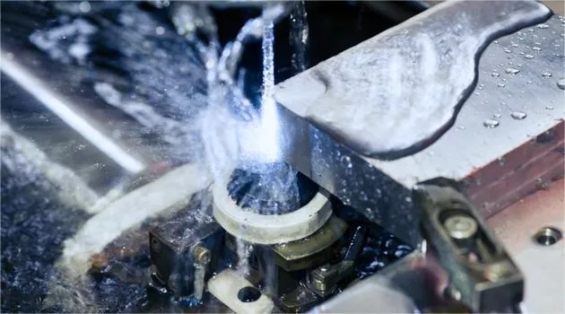 Mecanizado por descarga de agujeros pequeños