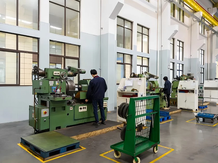 Machine à tailler les engrenages à commande numérique GLEASON