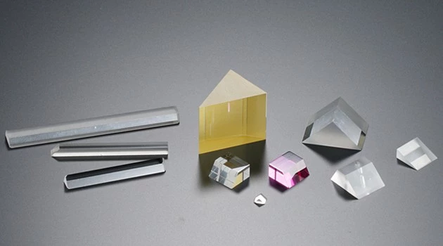 Prismas ópticos y lentes