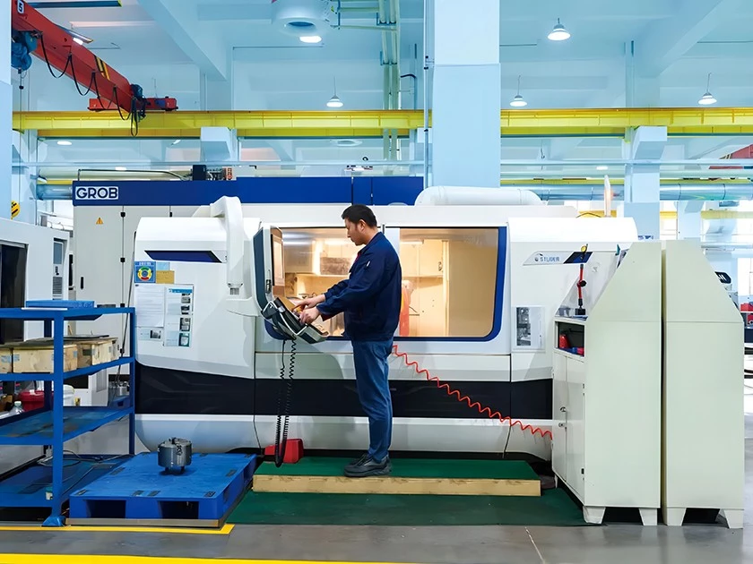 Rectifieuse universelle à commande numérique STUDER